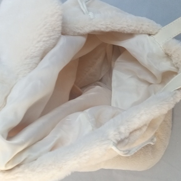 🌼🍒 Cream Faux Fur Bunny Drawstring Bag - Picture 3 of 6